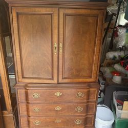 FREE SHIPPING Henkel Harris by Virginia Galleries armoire Dresser Great condition