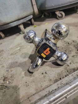 Tri-ball Hitch With Tow Hook