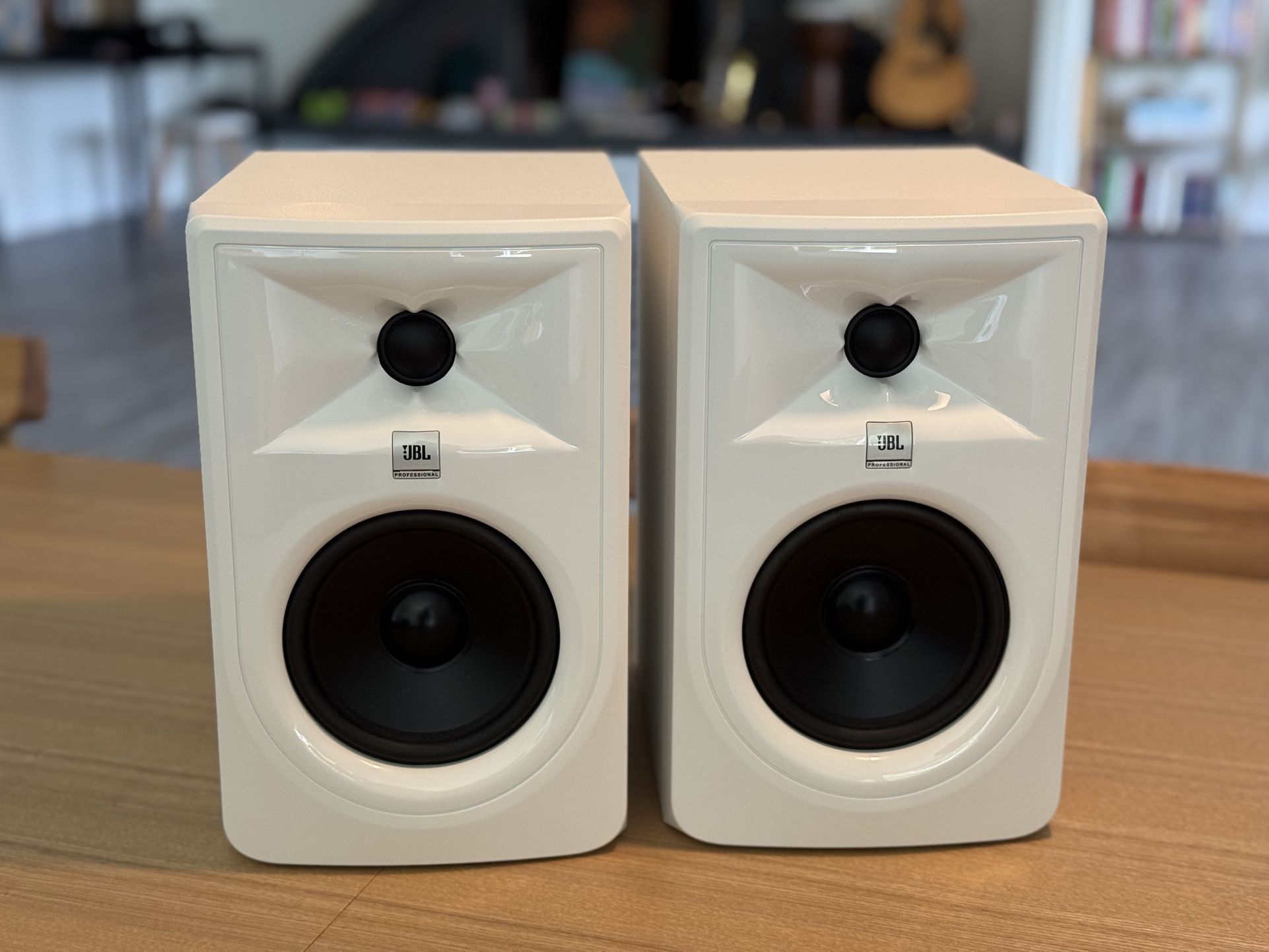 JBL Series 3 MKII Powered Studio Monitors (Pair) - White - Like New / Pro Audio Speakers