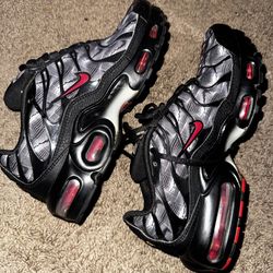 Nike Air Max Plus GS 'Black University Red'