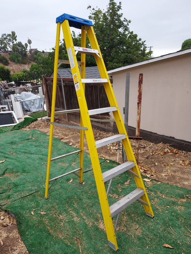 Werner Step Ladder, 7 Foot Fiberglass