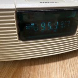 Bose Wave Radio AM/FM Alarm Clock AWR1W1