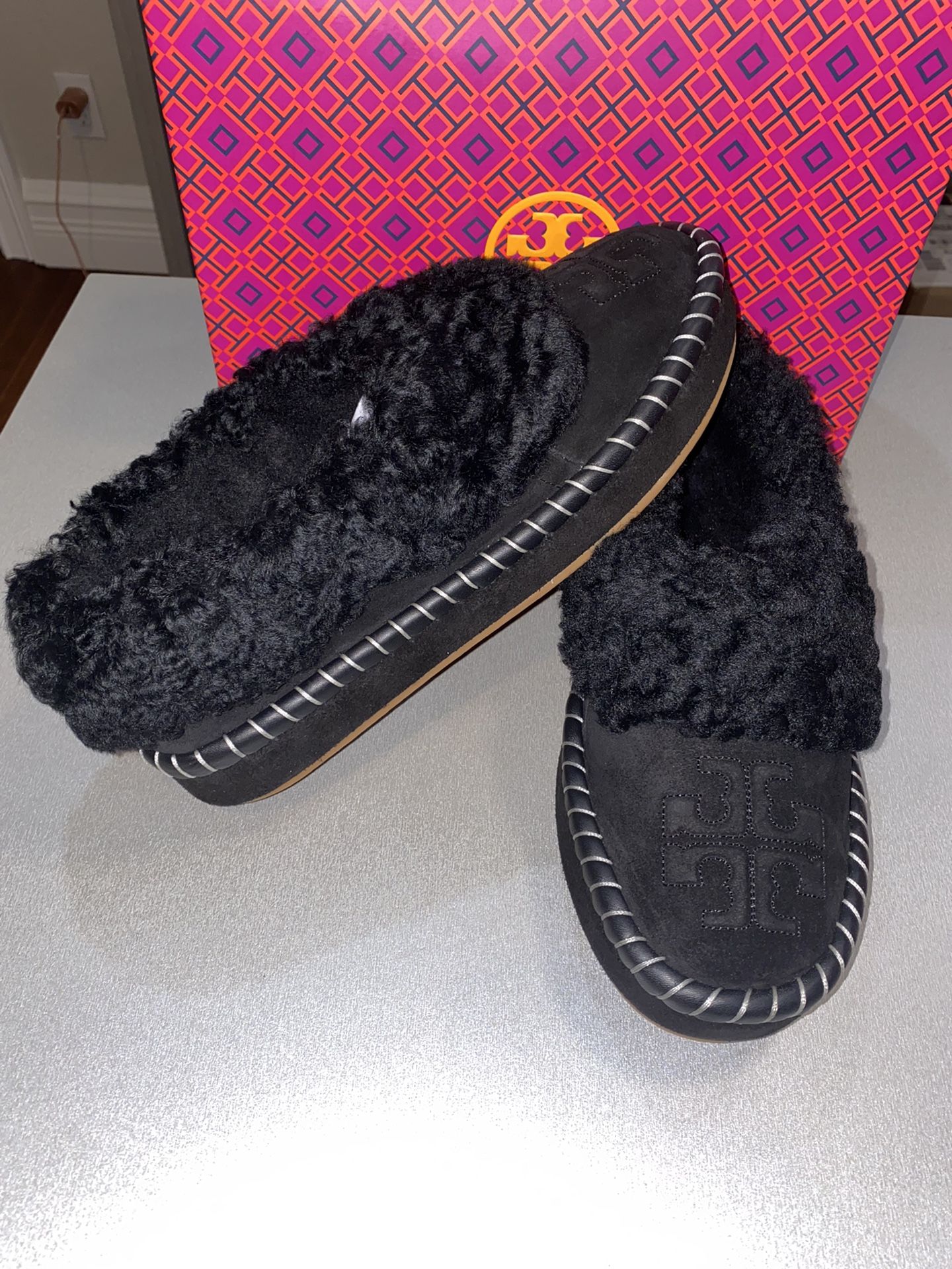 Women’s Size 10 1/2 Tory Burch Slippers