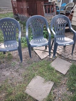 3 plastic chairs great shape