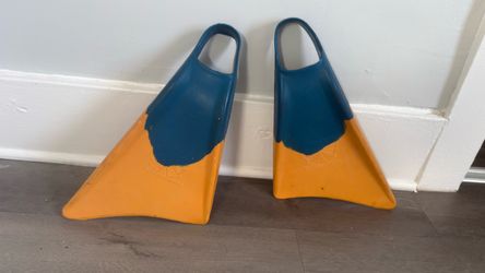 Churchhill Women's  Medium Blue and Orange Rubber Surf Fins