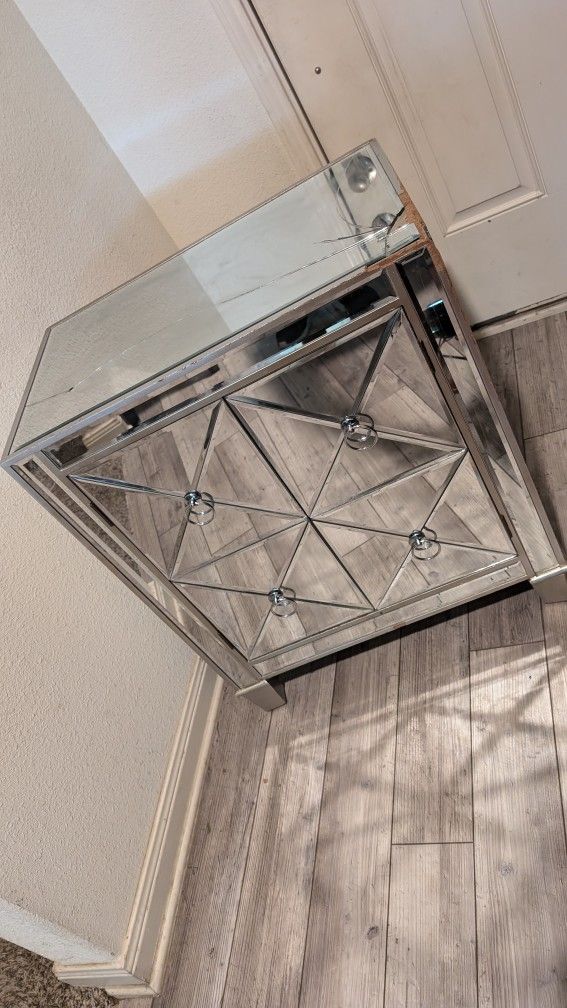 2 - Door mirror halfway cabinet 2-shelf
28" xH x 15" W x 24L