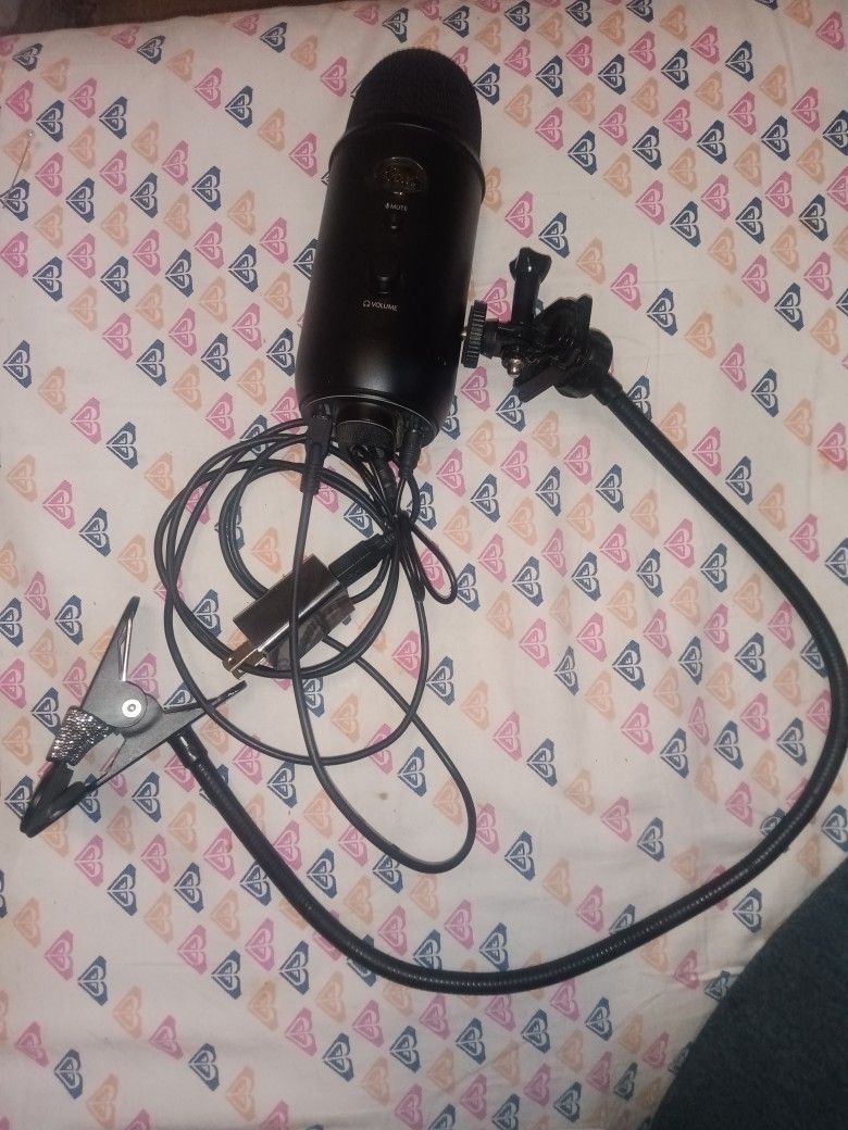 Blue Yeti Gaming/Recording Microphone