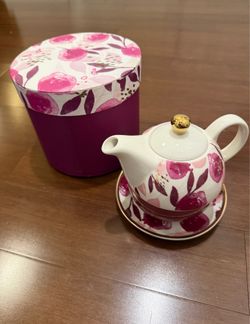 Pink Floral Ceramic Tea-for-one Teapot with teacup  Saucer and Gift Box - NEW