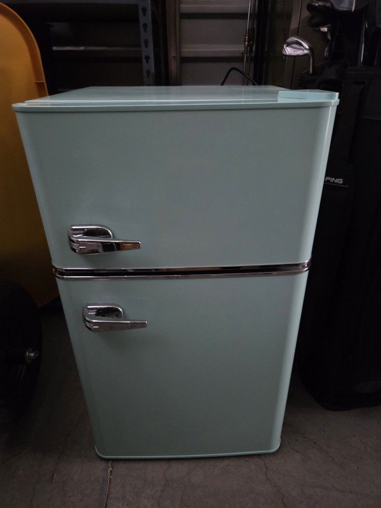 Insignia Mini Fridge Freezer
