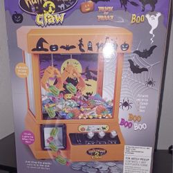 Etna Toys HALLOWEEN CLAW Machine Candy Arcade Game NIB