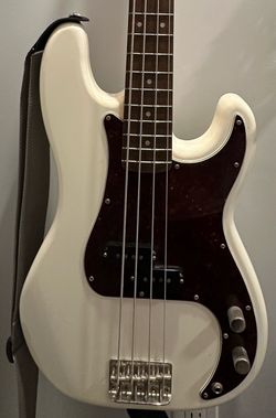 Squier Classic Vibe 60s Precision Bass Guitar