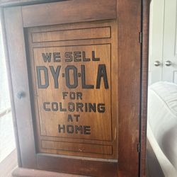ANTIQUE DYOLA BOX