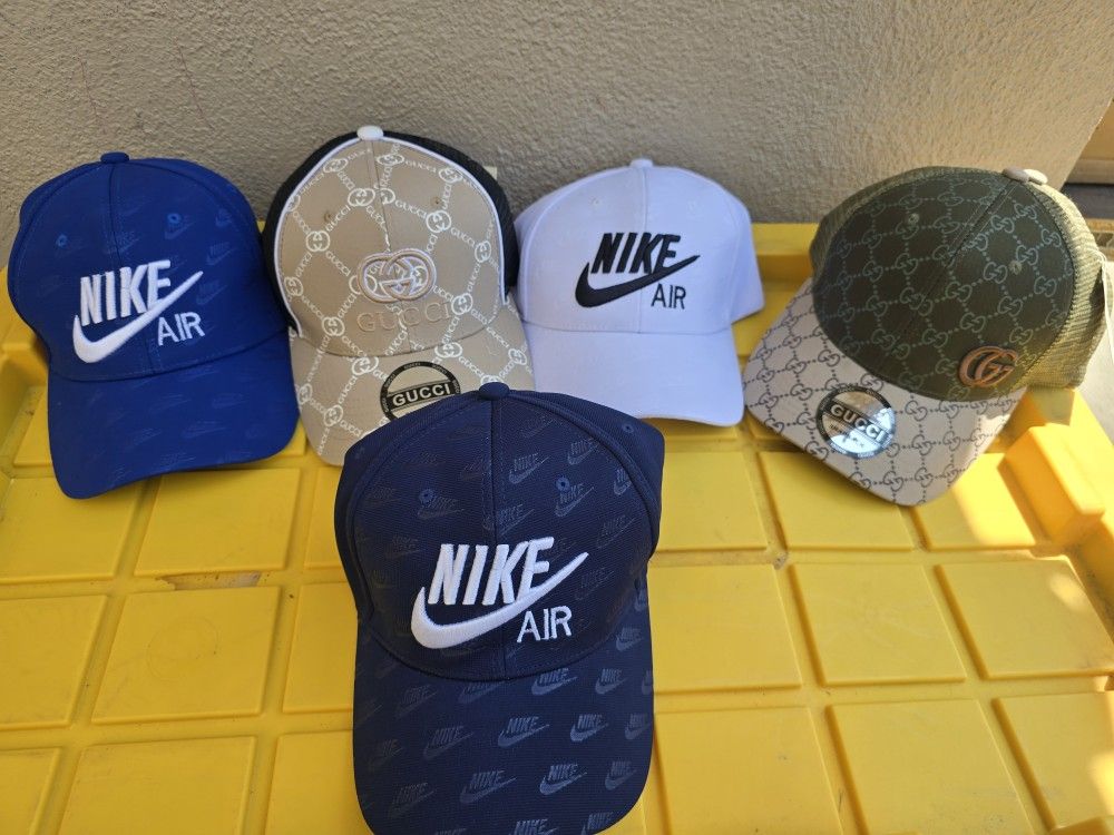 Gorras $15.