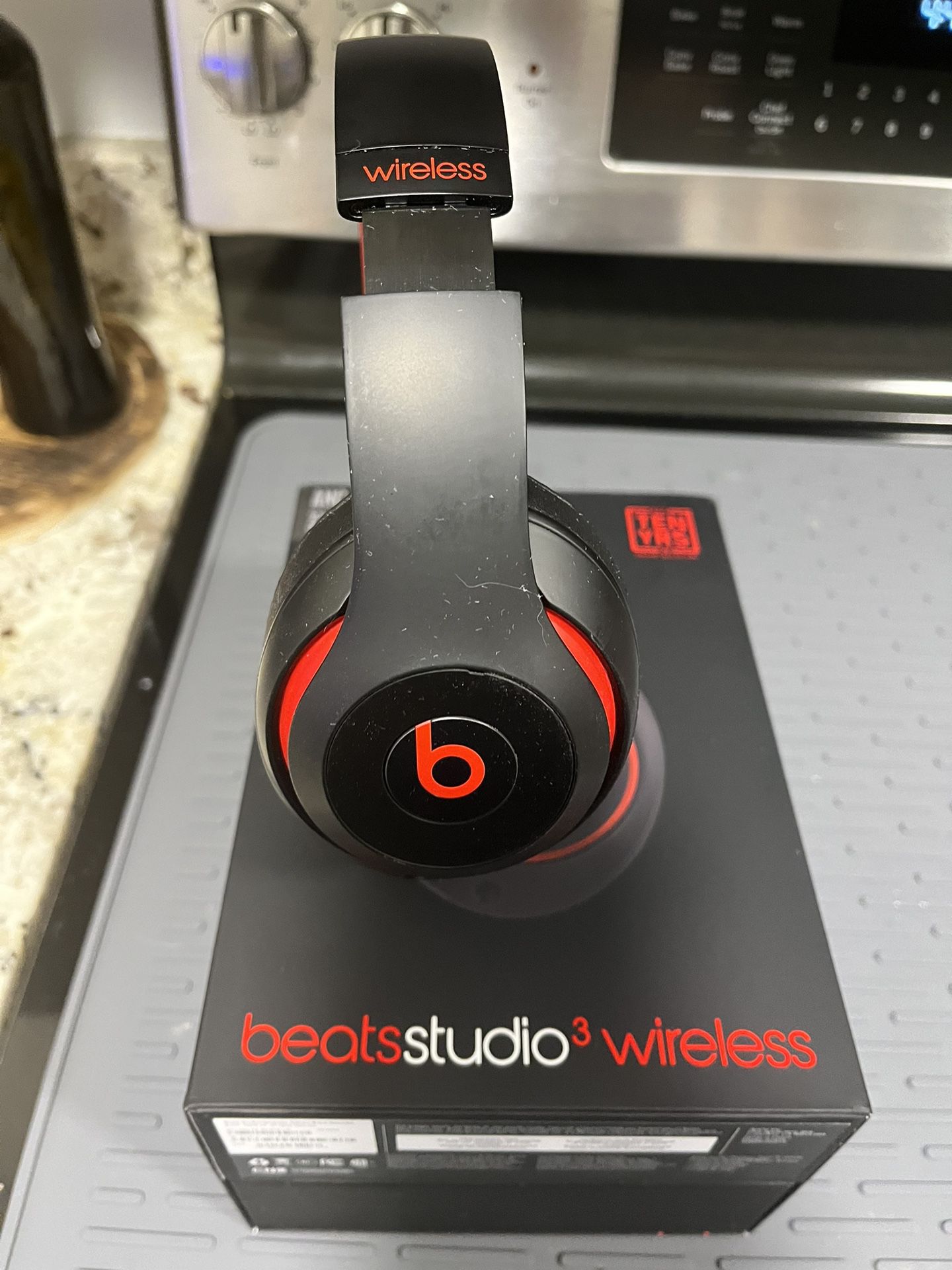 Beats Studio 3. Like New Red And Black 