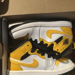 Jordan 1’s ( Kids 11c)