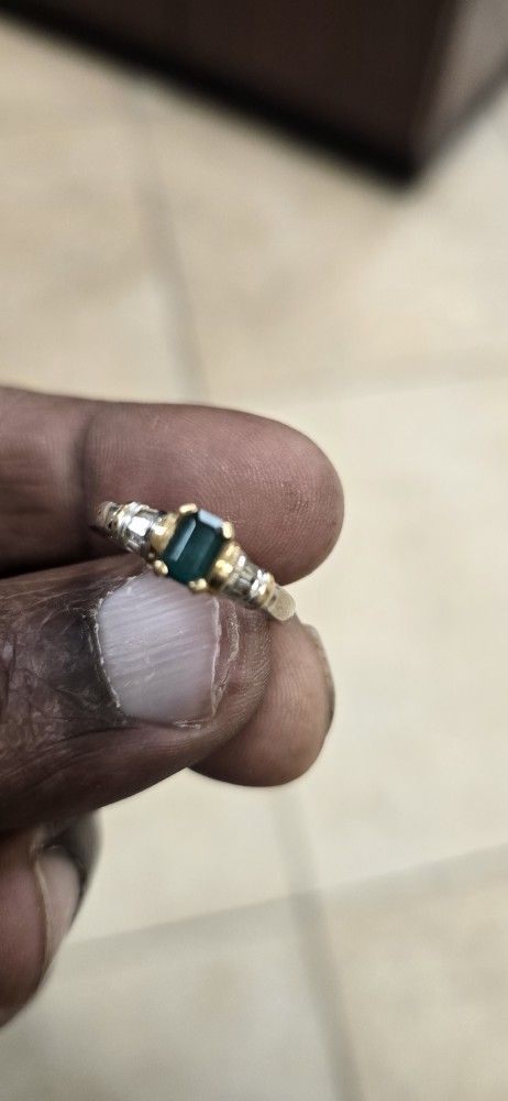 10 White Gold Emerald And Diamond Ring