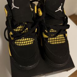 Jordan 4 Thunder Retro 