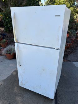 Working Tappan (Frigidaire) Top-Freezer Refrigerator – Garage Fridge