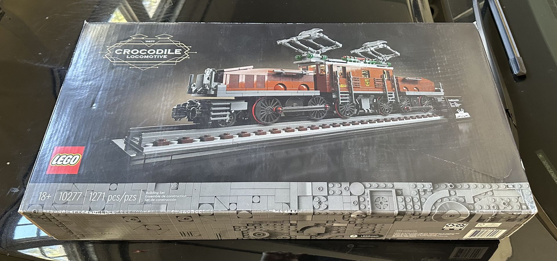LEGO Creator Expert Icons Crocodile Locomotive 10277 (1271 pcs) New & Sealed