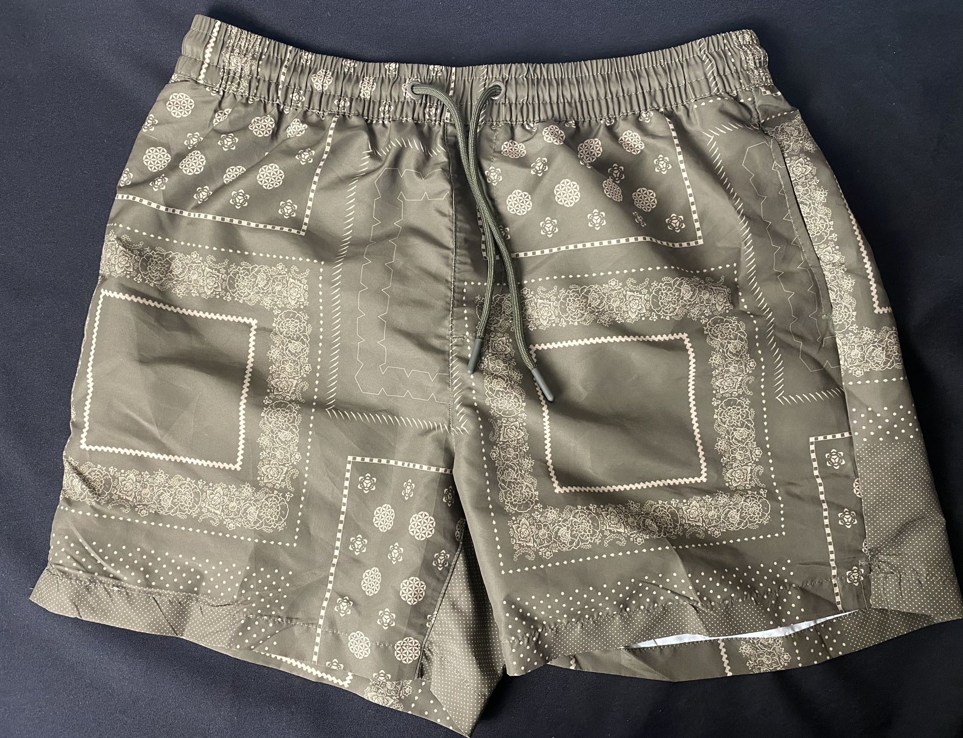 Forever 21 Men's L Swim Shorts Trunks Green Bandana Paisley Drawstring Shorts 