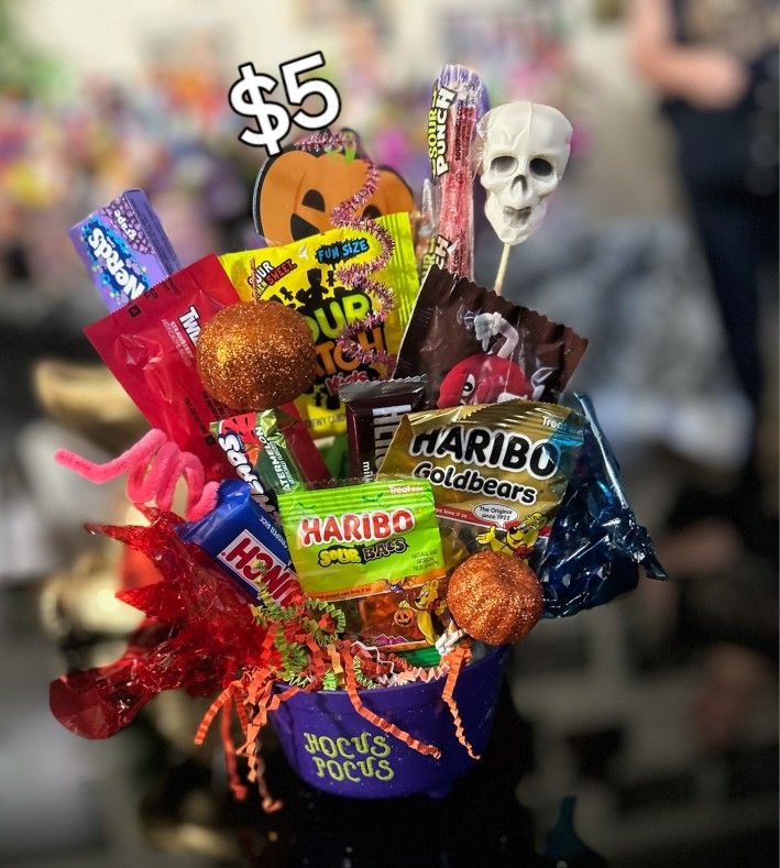 Mini Halloween Boo Baskets