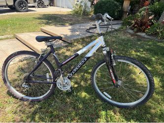 26” giant mountain bike in good shape