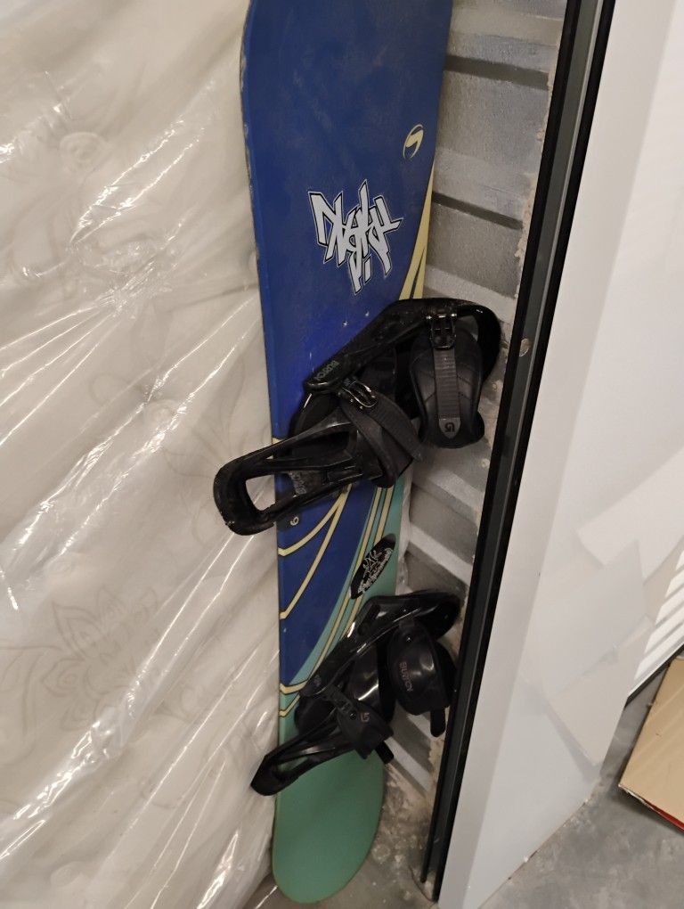 BURTON Snowboard Freestyle With Bindings