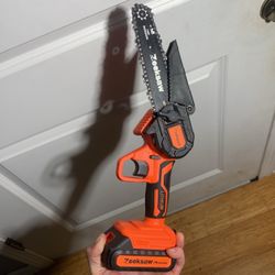 Mini Chainsaw!!  One Handed Use & 2 X Batteries!