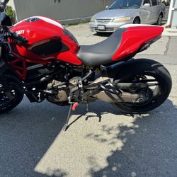 Ducati Monster 821