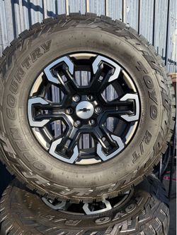 SET OF FOUR 18” CHEVY GMC ZR2 WHEELS AND TIRES