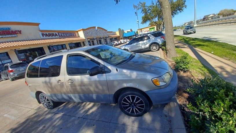 2001 Toyota Sienna