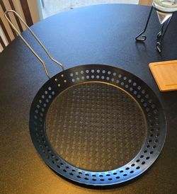Grill skillet with folding handle