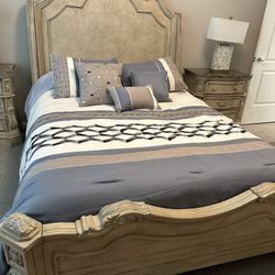 Gorgeous 5 Piece Queen Bedroom Set