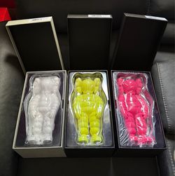 KAWS What Party Vinyl Figure Set Open Edition White Pink Yellow 3-Piece Chum Character Figures Art Collection