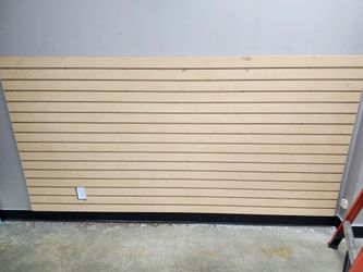 Slot wall