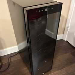 Ivation 12-Bottle Freestanding Compressor Wine Fridge- Excellent Condition 