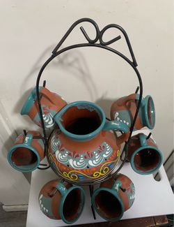 Jarra y tazas de barro artesanal mexicano