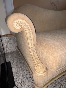 Nice couch very good condition