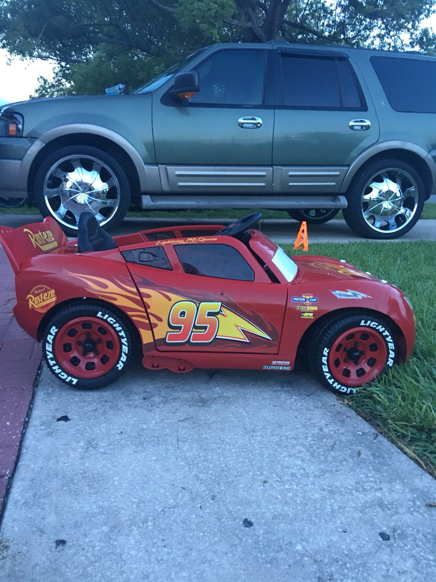 Selling the lighting McQueen in perfect condition still with battery charger selling it for $90