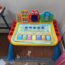 VTech kids learning table and drawing easel. Used for a year. No batteries. Both for $10