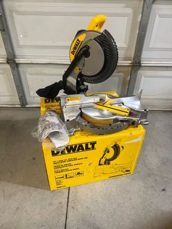 DEWALT 15 Amp Corded 10 in. Compound Single Bevel Miter Saw