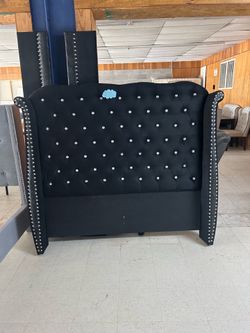 Queen black bed