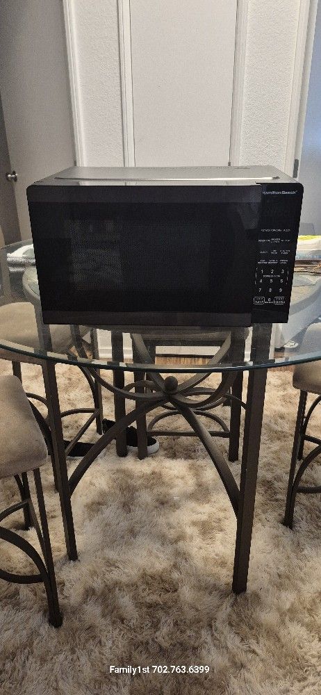 Super SATURDAY Sale.....Like NEW BLACK MICROWAVE ONLY $25 MUST PICKUP TODAY!