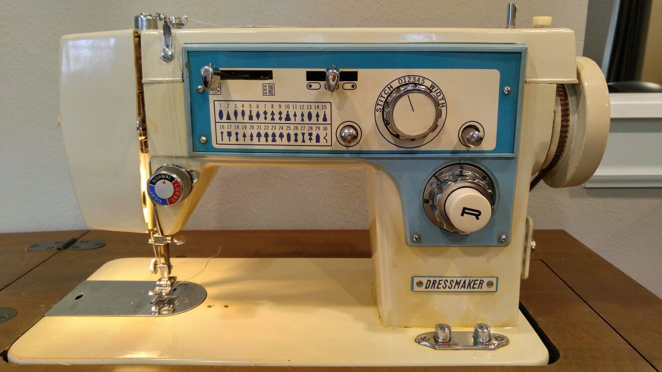 Vintage Dressmaker 2402 Heavy Duty Sewing Machine in Table