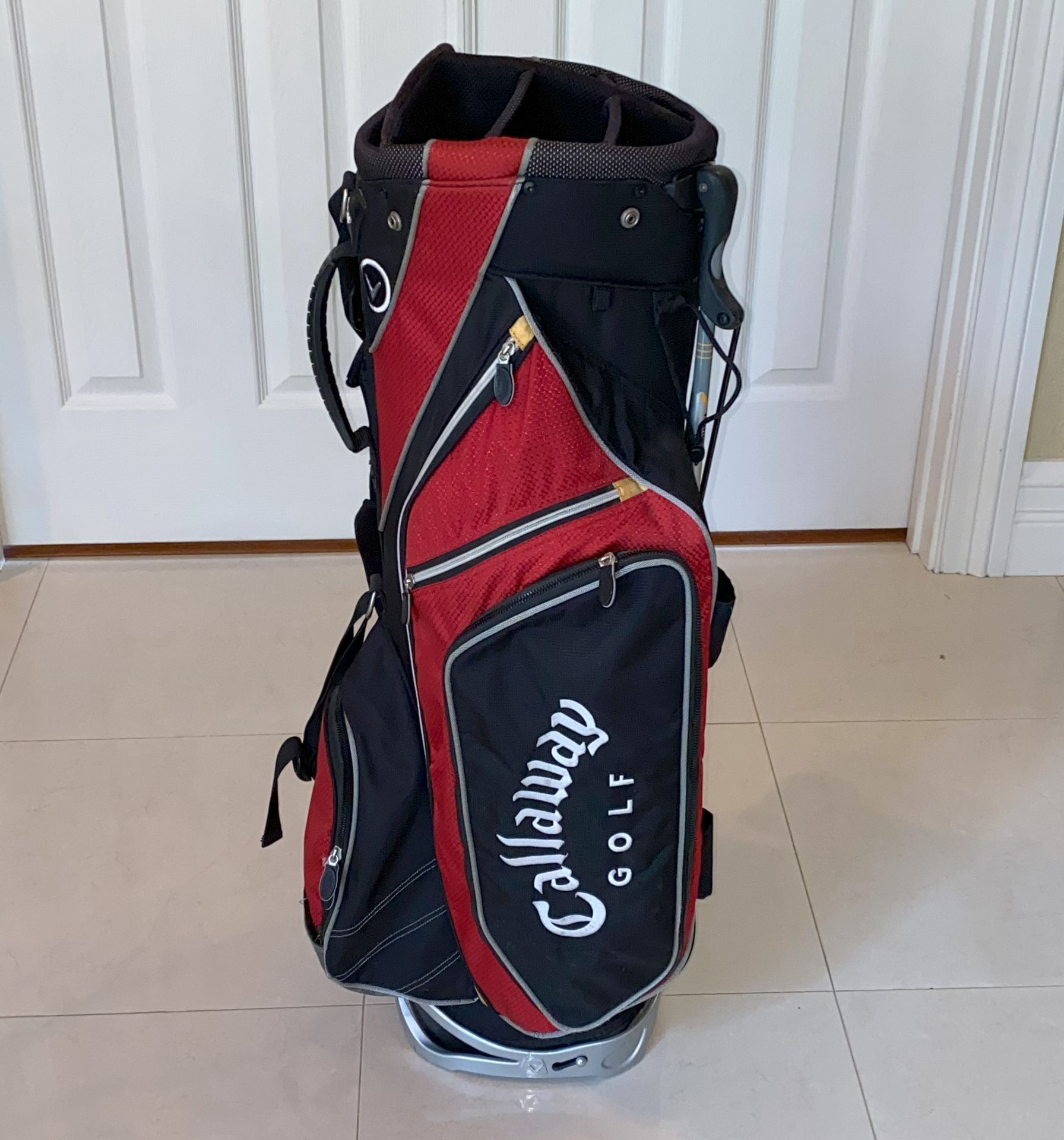 GOLF BAG - CALLAWAY WARBIRD XTT STAND GOLF BAG WITH IZZO STRAP, 7 WAY DIVIDERS & RAIN HOOD COVER