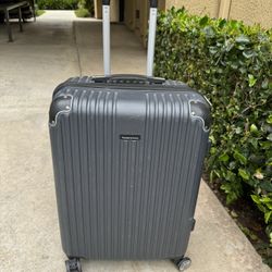 Traveler’sChoice medium Luggage 