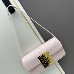  A versatile bag with fashion trends