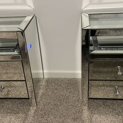 Mirror Night stands