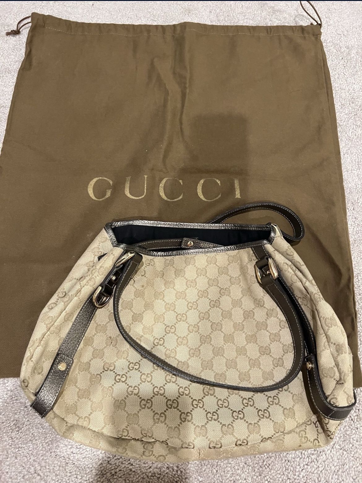  Gucci  Tote / Handbag 