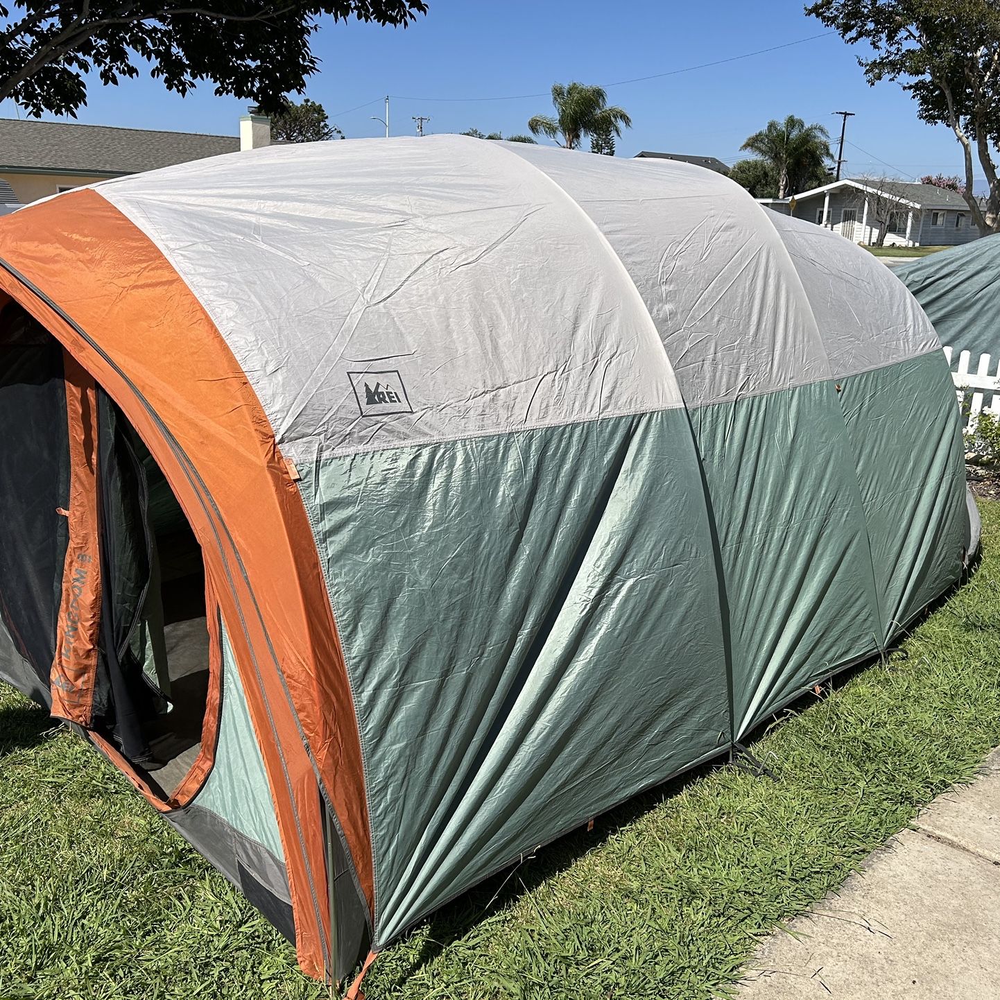 REI kingdom 8 Tent Nice for Sale in Huntington Beach, CA REI kingdom 8 Tent Nice for Sale in Huntington Beach, CA